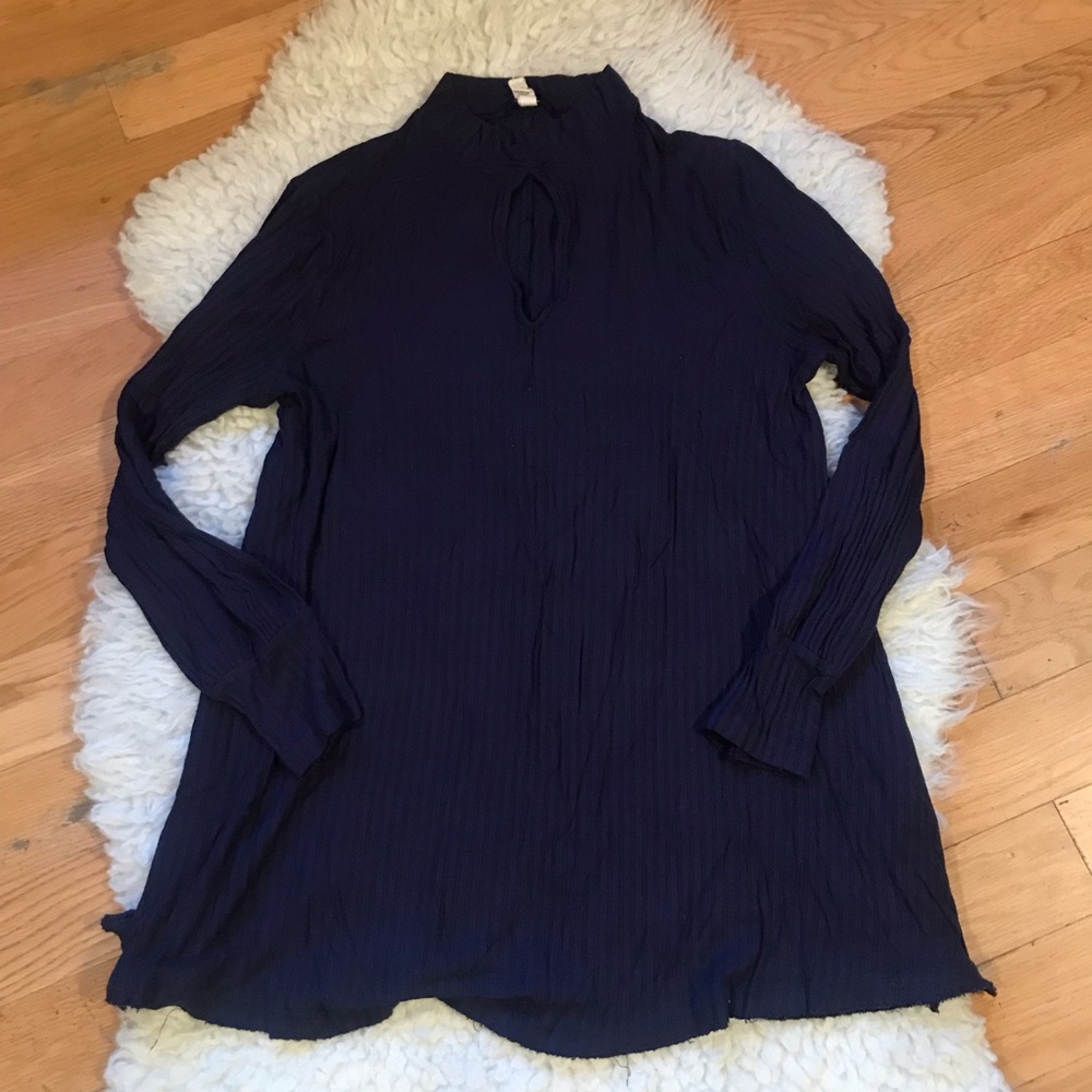 FREE PEOPLE navy keyhole shirt
